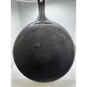 VTG Griswold No 6 Cast Iron Double Spout Skillet ERIE PA Small Block Logo 9"